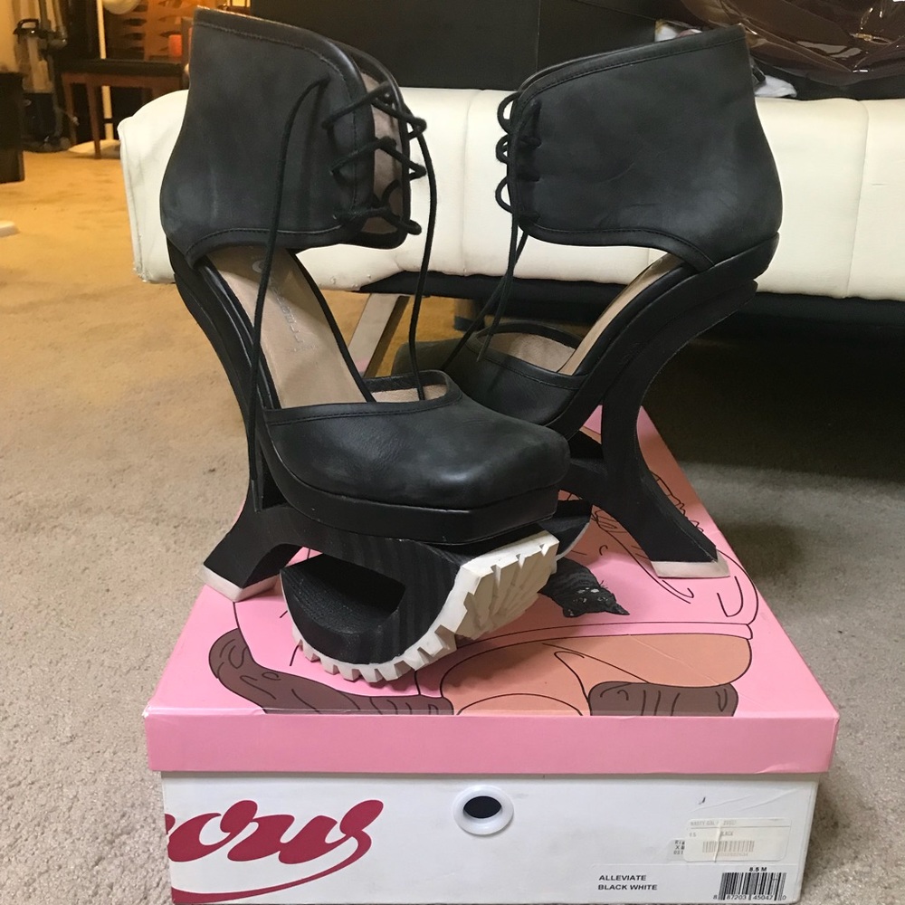 Jeffrey Campbell Alleviate